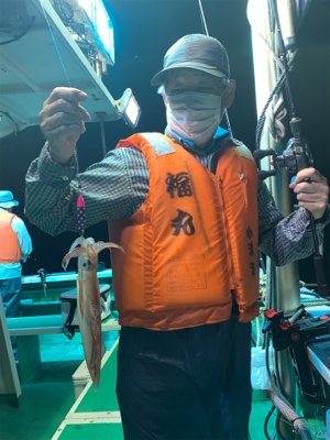 若狭湾でイカ釣り