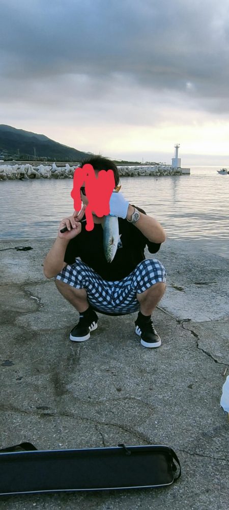 F1・F2の小型太刀魚2匹、ツバス