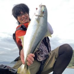 A.P.Pフィッシングガイドサービス　今夏のヒラマサをプロトルアーでRIDEON！となる