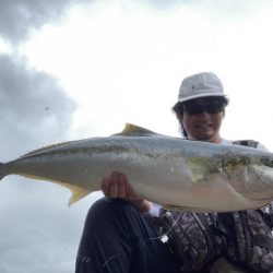 A.P.Pフィッシングガイドサービス　スプリットリング吹き飛ぶ、会心の引きを見せた98㎝のヒラマサRIDEON！！