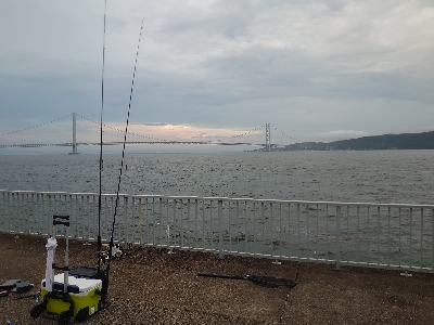 強風と小雨の中…