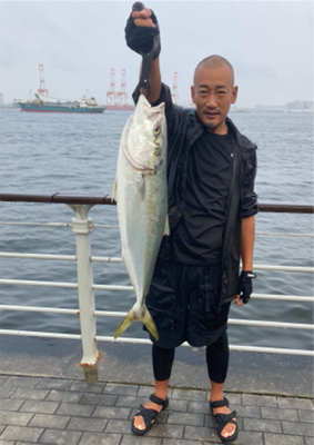 初秋、湾奥コスモ青物一番乗り。ギリ鰤80cm。。