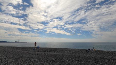 カツオがボチボチ釣れてます。