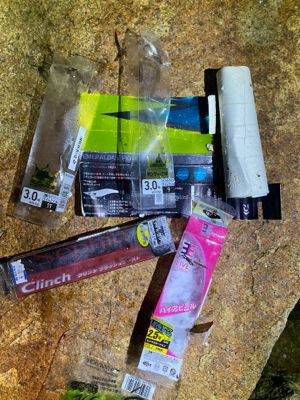 ヒラメ1枚、ゴミ大量