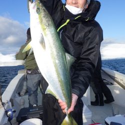 鳴門ブリが連発。