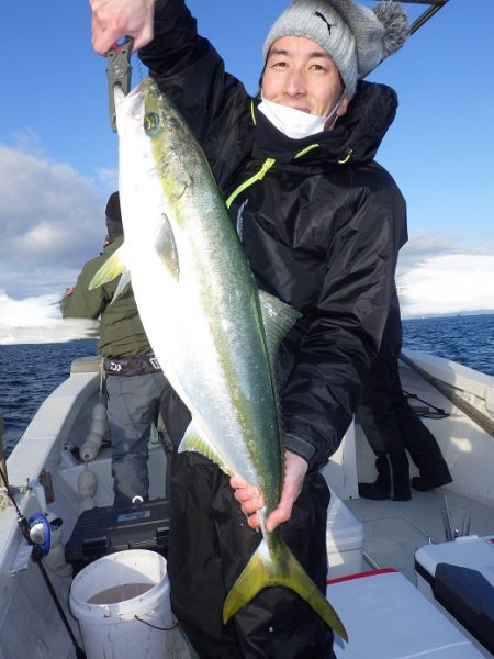 鳴門ブリが連発。