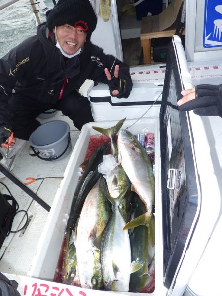 鳴門ブリが連発。