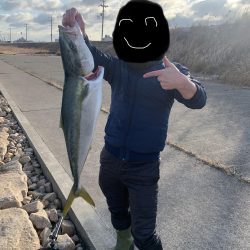 今年初釣りでブリ！！