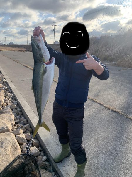 今年初釣りでブリ！！