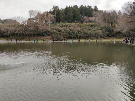 今年最後の釣行は管釣り。でも渋かった！
