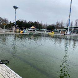 雪の舞う中エリアトラウト