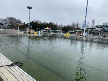 雪の舞う中エリアトラウト