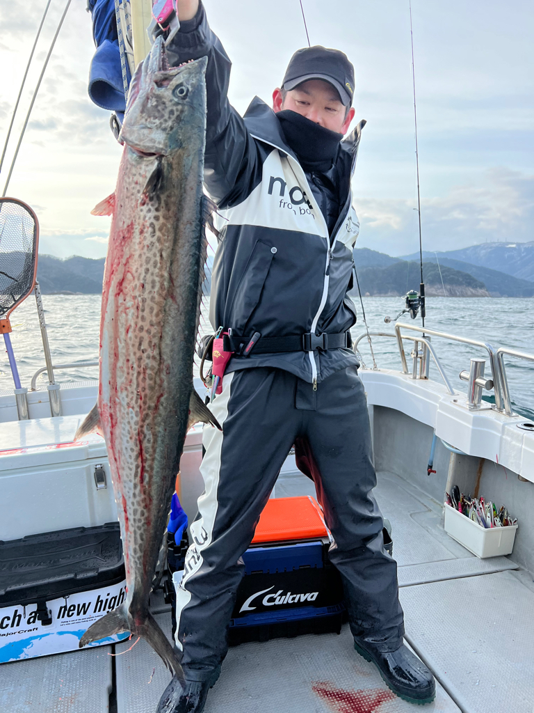 沖が時化たので近海でサワラ狙い