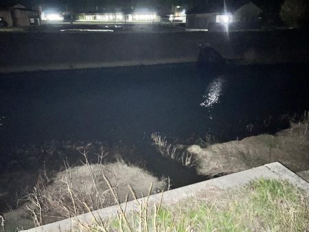 会社の近くの川で