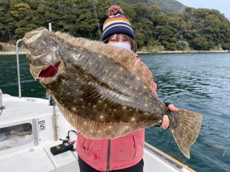 天草【幸龍丸】ライト落とし込みで良型ヒラメ…