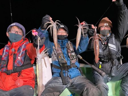 ネオグローのビッグアイで釣れ続くイカメタル