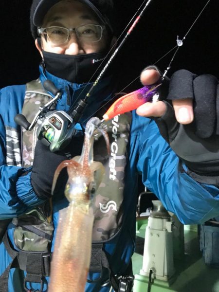 ネオグローのビッグアイで釣れ続くイカメタル
