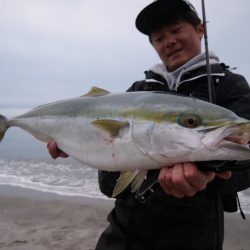 ジャックアイマキマキで鹿児島県・吹上浜にて冬のサーフブリ連発‼︎