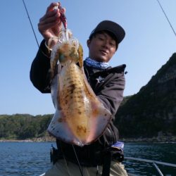 【ボートエギング】スクイッドジャンキー・ライブリーダートで、シーズン初期の気難しい春イカが爆釣‼︎
