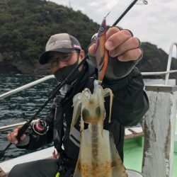 餌木蔵ベイトフェザーネオグローでキャスティングエギング！