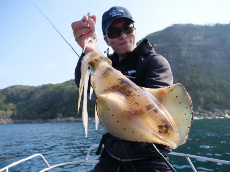 【ボートエギング】スクイッドジャンキー・ライブリーダートで、シーズン初期の気難しい春イカが爆釣‼︎