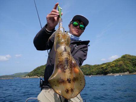 【ボートエギング】スクイッドジャンキー・ライブリーダートで、シーズン初期の気難しい春イカが爆釣‼︎