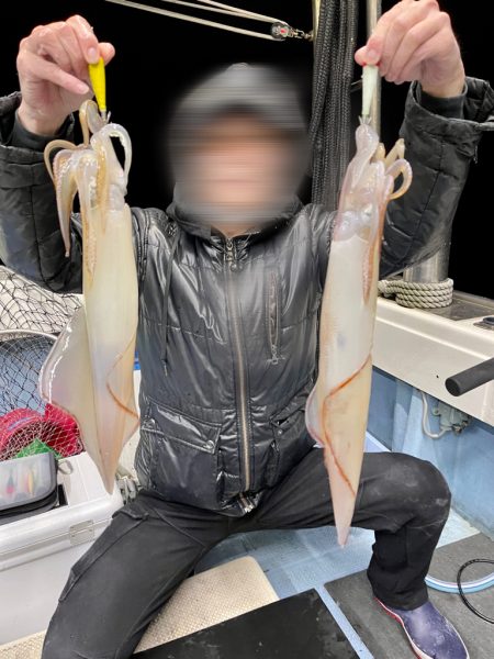 春イカ釣行で、40cmクラスのヤリイカ