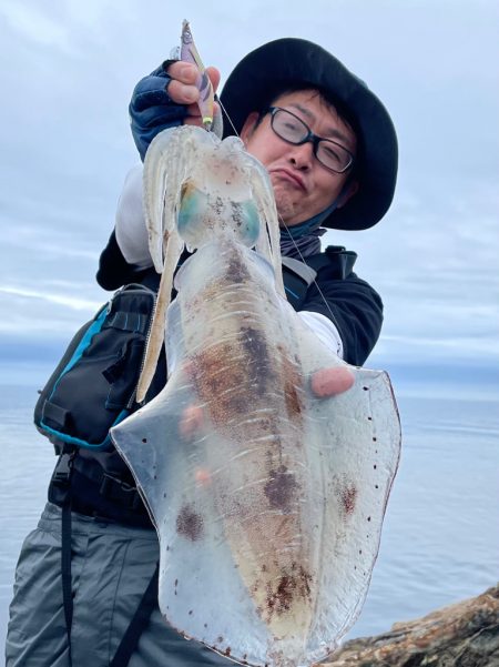 磯からのベイトフェザーネオグローで春エギング!