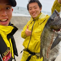 大雨大荒れの霞一文字