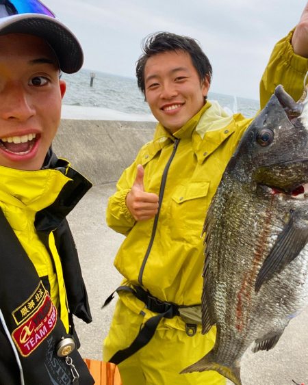 大雨大荒れの霞一文字