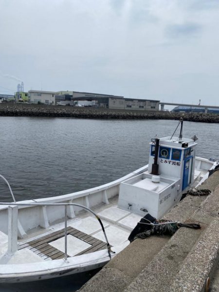 大雨大荒れの霞一文字