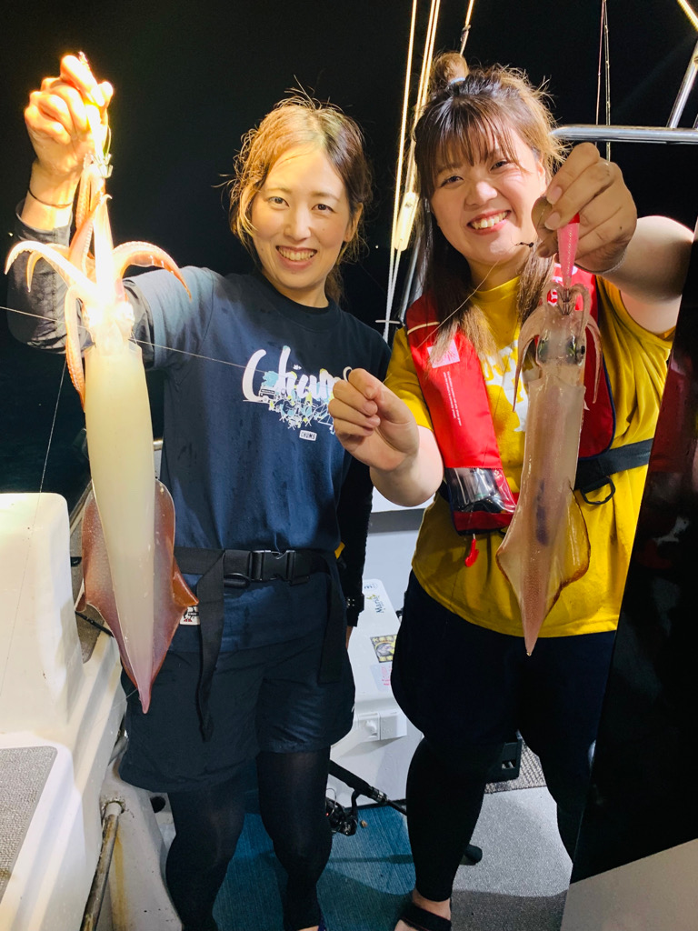 玄界灘で夜焚きイカメタル　良型連発