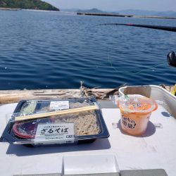 ノッコミ終盤?大黒神島沖の筏