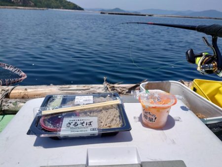 ノッコミ終盤?大黒神島沖の筏