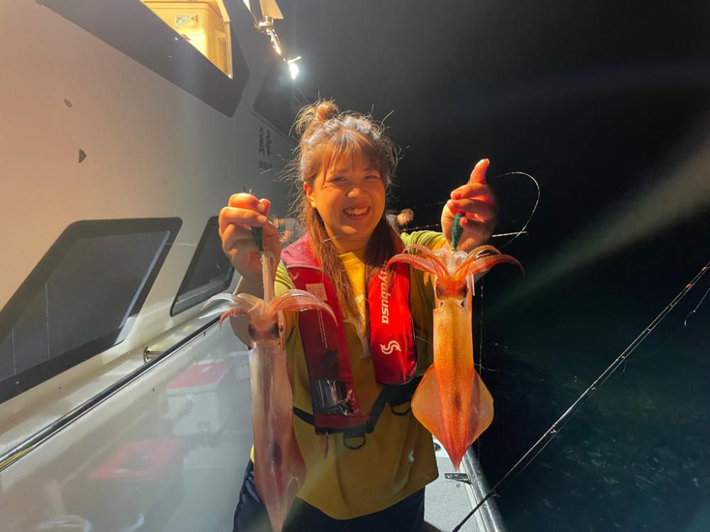 玄界灘で夜焚きイカメタル　良型連発