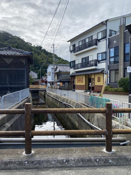 兵庫県の離島のドブ川ででまさかの60オーバーのウナギがとれた！