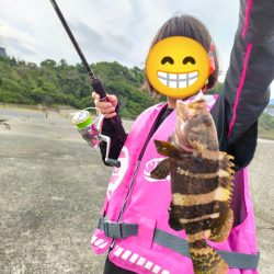 子供と堤防でロックフィッシング