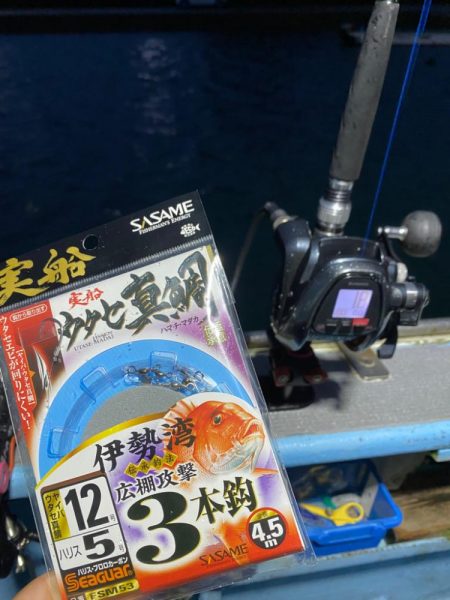 荒ます釣り船でウタセ真鯛