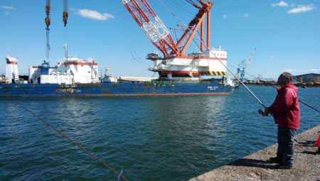 クレーン船帰港により撃沈しました