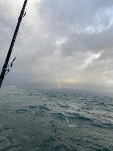 荒ます釣り船でウタセ真鯛
