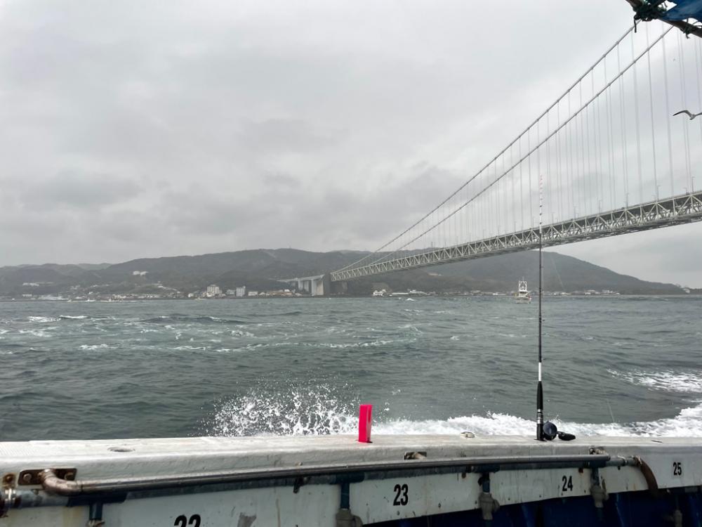 明石海峡　雨の中のジギング