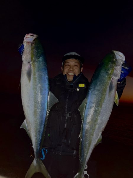 何で魚を寄せるか？