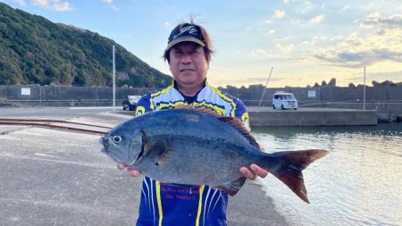 和歌山市江（吉丸渡船）で磯フカセ