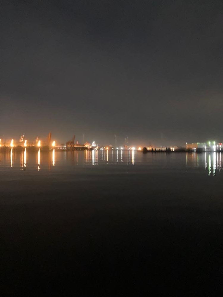 ゴメン！岸壁に衝突