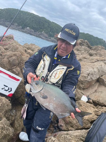 和歌山串本出雲「谷口渡船」で尾長グレ