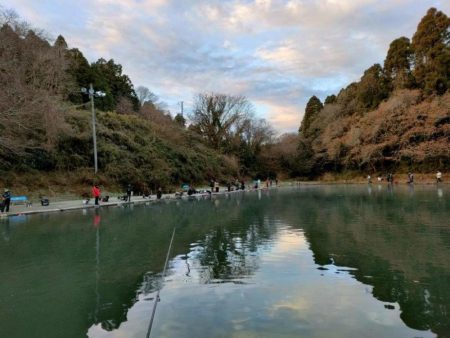 年末の管理釣り場は大混雑！