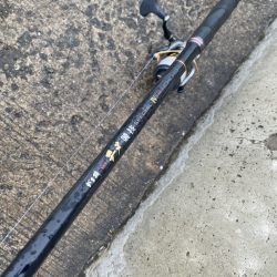 時折小雨が降り