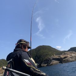 和歌山市江（吉丸渡船）の磯でグレ釣り