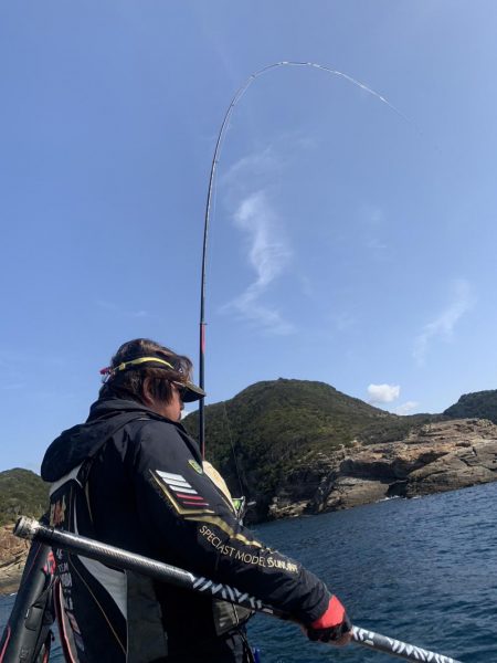 和歌山市江（吉丸渡船）の磯でグレ釣り