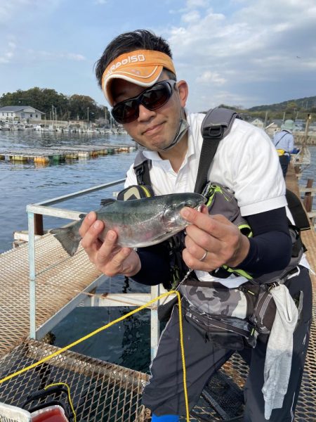 小島養魚場でトラウトサーモン狙い